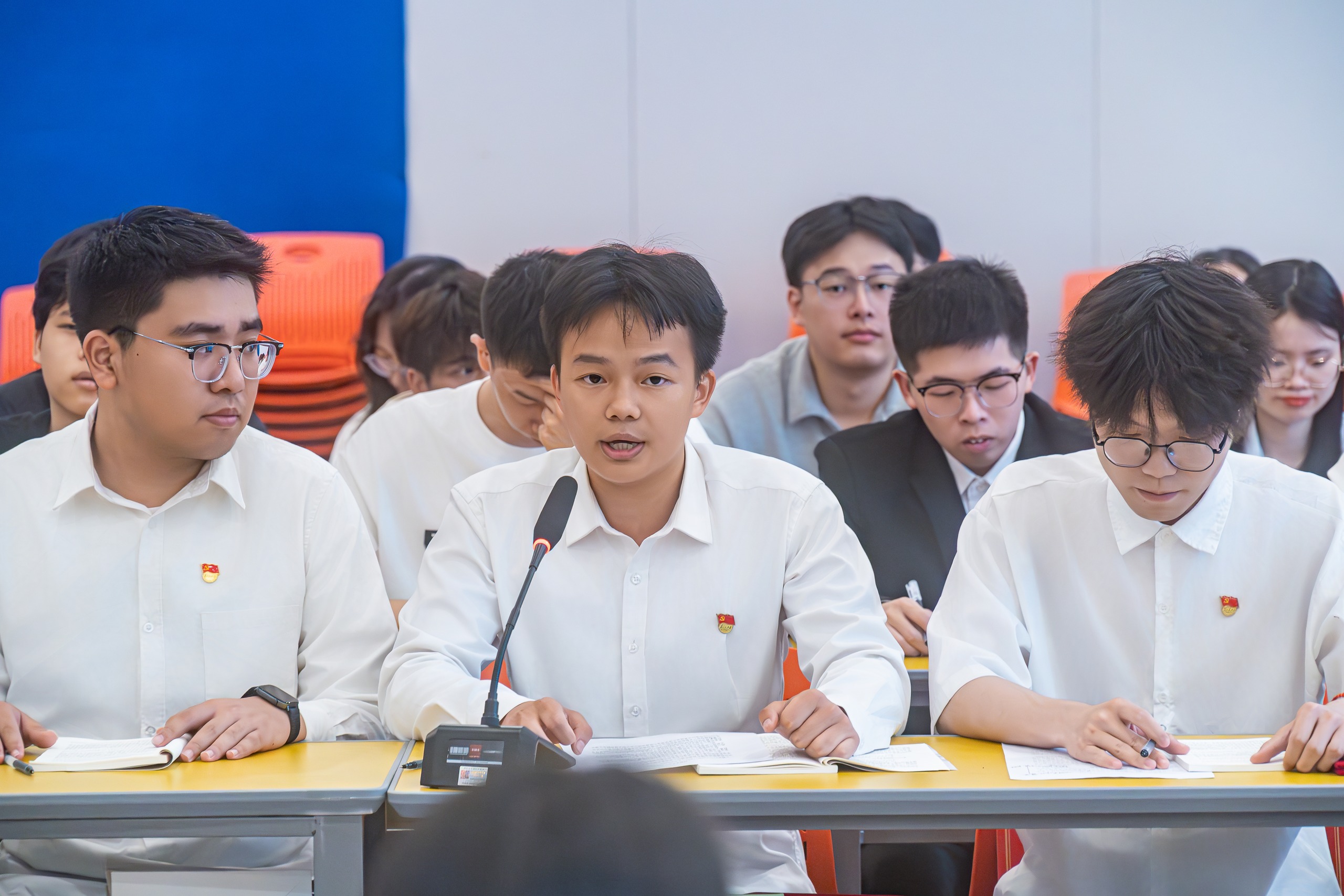 谢福财优秀党员发言现场